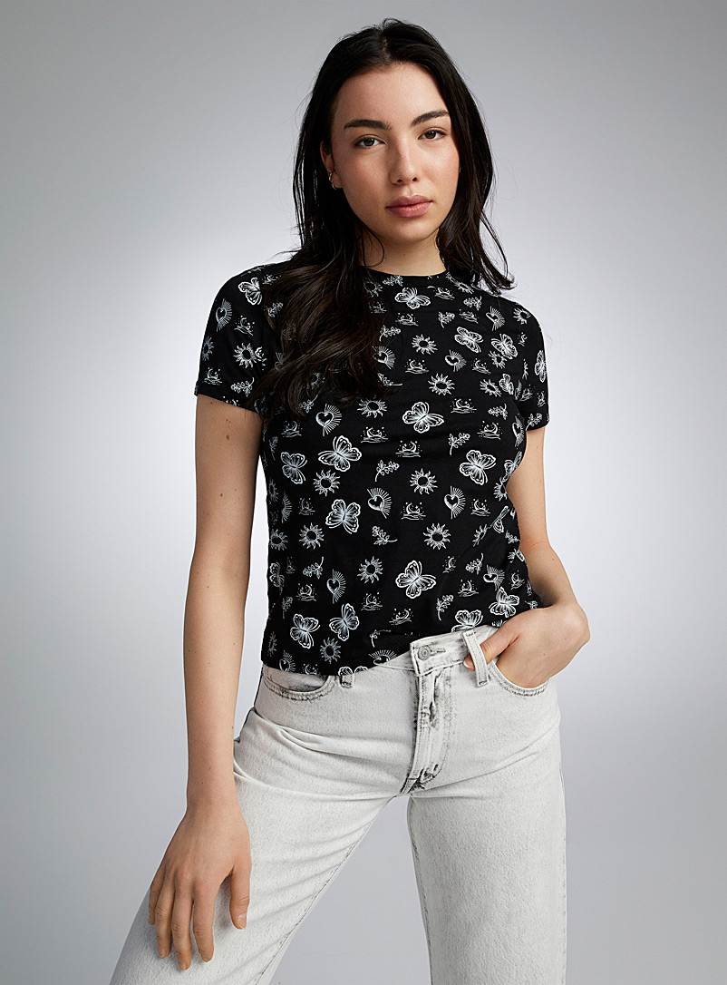 Twik Patterned Black Printed fitted T-shirt for women