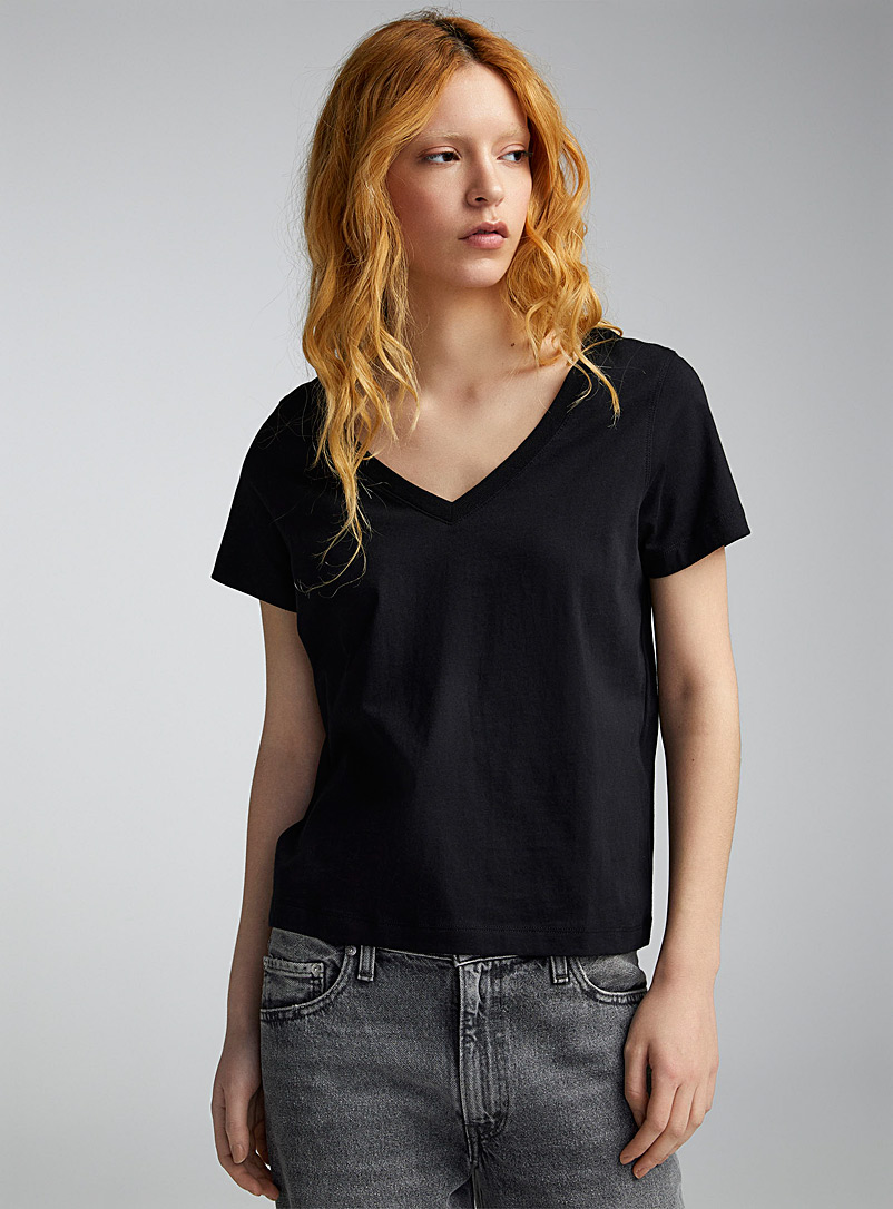 Twik Black Solid thin jersey V-neck tee <b>Relaxed fit</b> for women