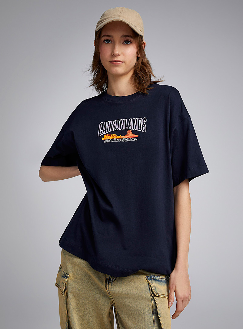 Twik: Le t-shirt col rond jersey mince destination <b>Coupe ample</b> Marine pour femme