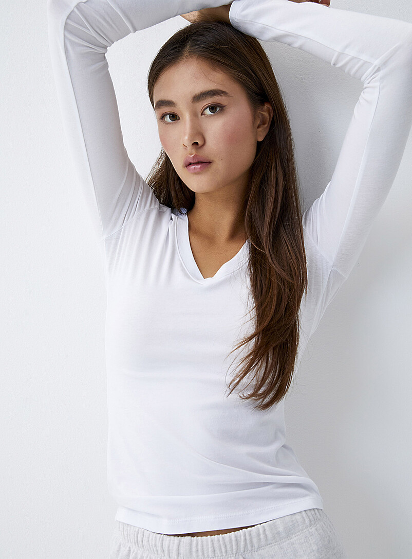 Kaporal Tee Shirt Femme Coupe Fitted Manches Courtes Col V - Modèle Signe Pailleté