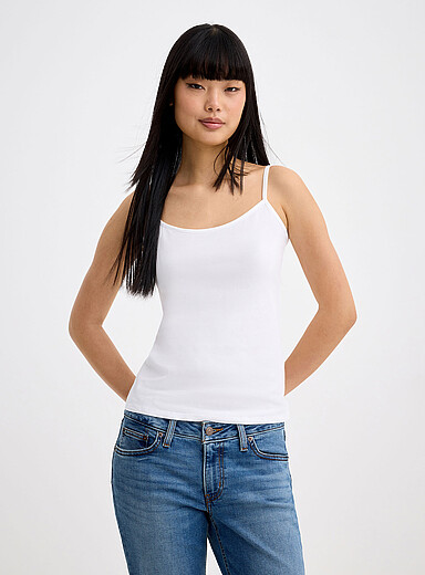 La camisole fines bretelles coton bio <b>Coupe ajust&eacute;e</b>