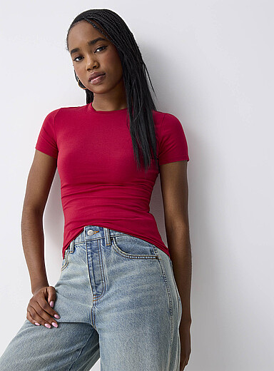 Le t-shirt col rond coton bio <b>Coupe tr&egrave;s ajust&eacute;e</b>