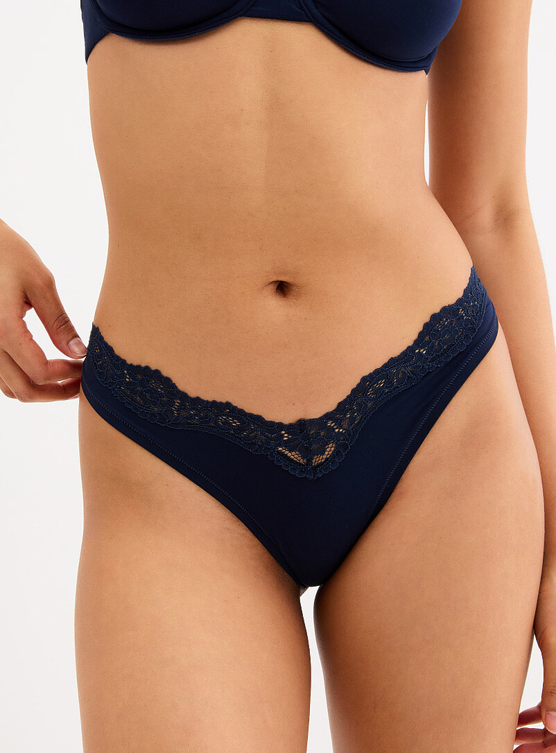 Miiyu: Le tanga taille basse bord dentelle Nylon et nylon recycl&eacute; Bleu fonc&eacute; - Indigo pour femme