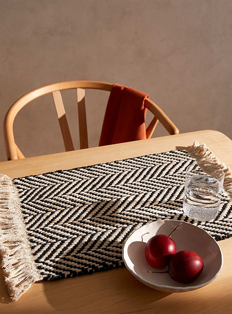 Danica Black and White Zigzag woven cotton placemat