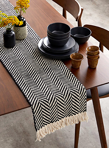 Pioneer throw tread Zigzag table runner 3 sizes available | Danica | | Simons