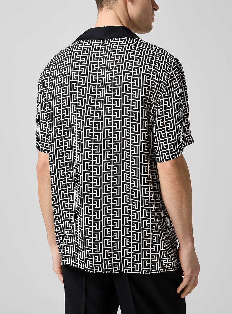Balmain: La chemise cabana soyeuse monogramme Blanc et noir pour homme