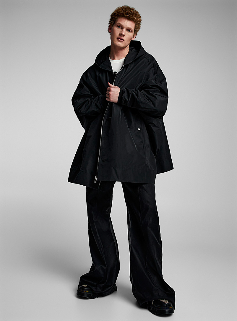 Rick Owens: Le manteau satiné à capuchon Jumbo Peter Noir pour homme