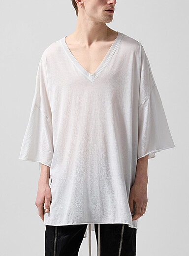Rick Owens: Le t-shirt surdimensionn&eacute; col en V Tommy Noir pour homme