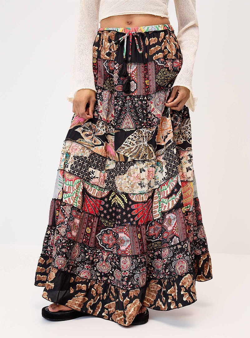 Twik: La jupe paysanne motif paisley color&eacute; Noir &agrave; motif pour femme