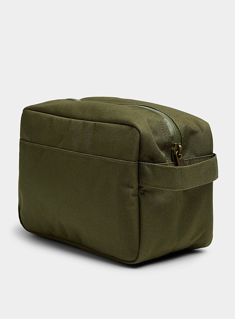 Herschel Black Chapter travel case for men