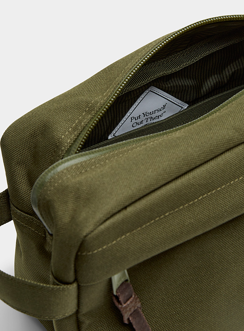 Herschel Black Chapter travel case for men