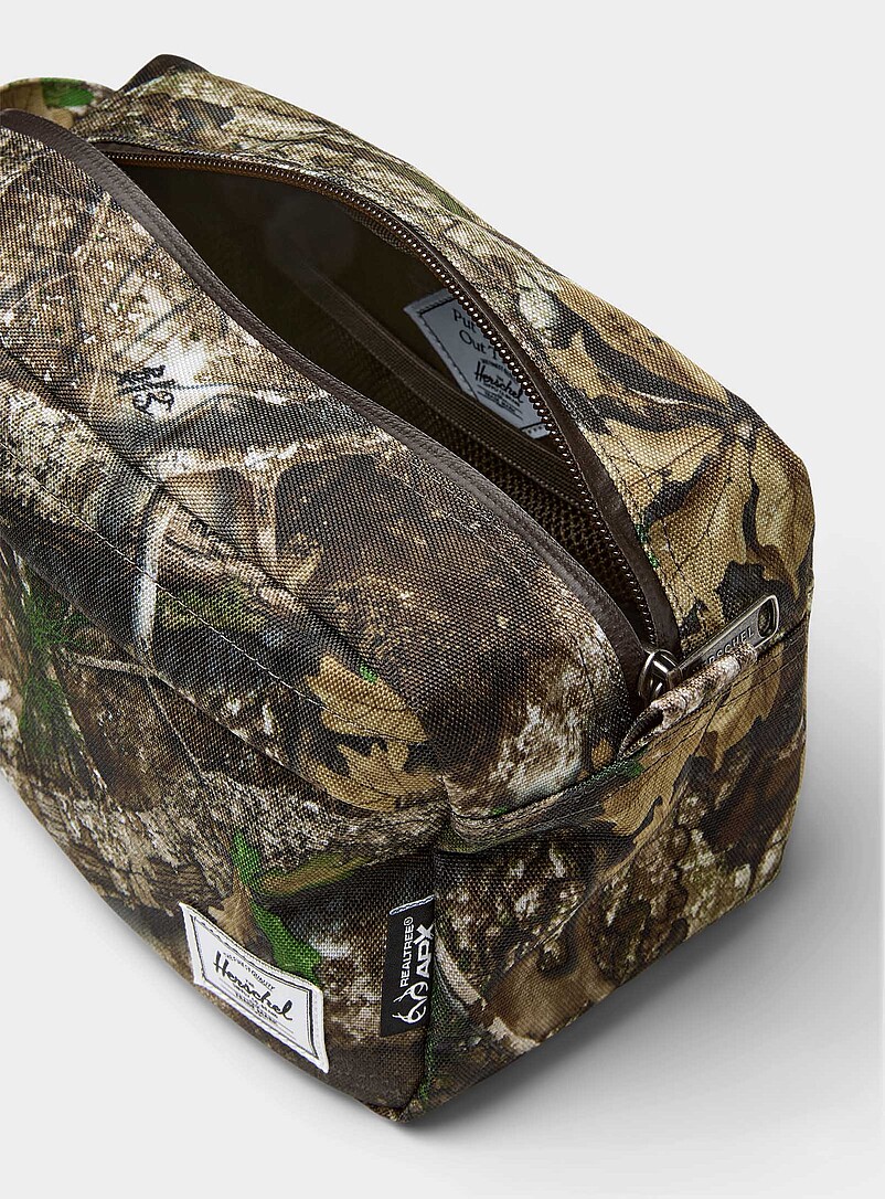 Herschel Patterned Green Chapter Realtree&reg; travel case for men