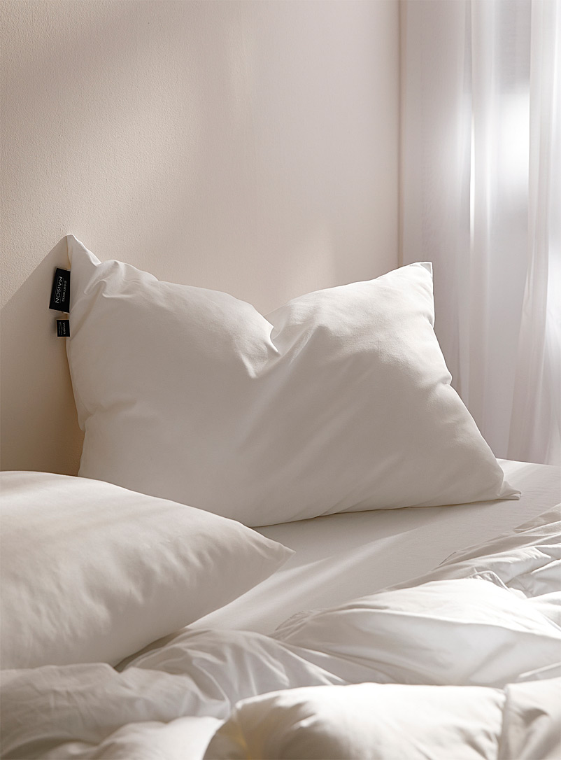 Simons Maison White Evolution pillow Semi-firm support