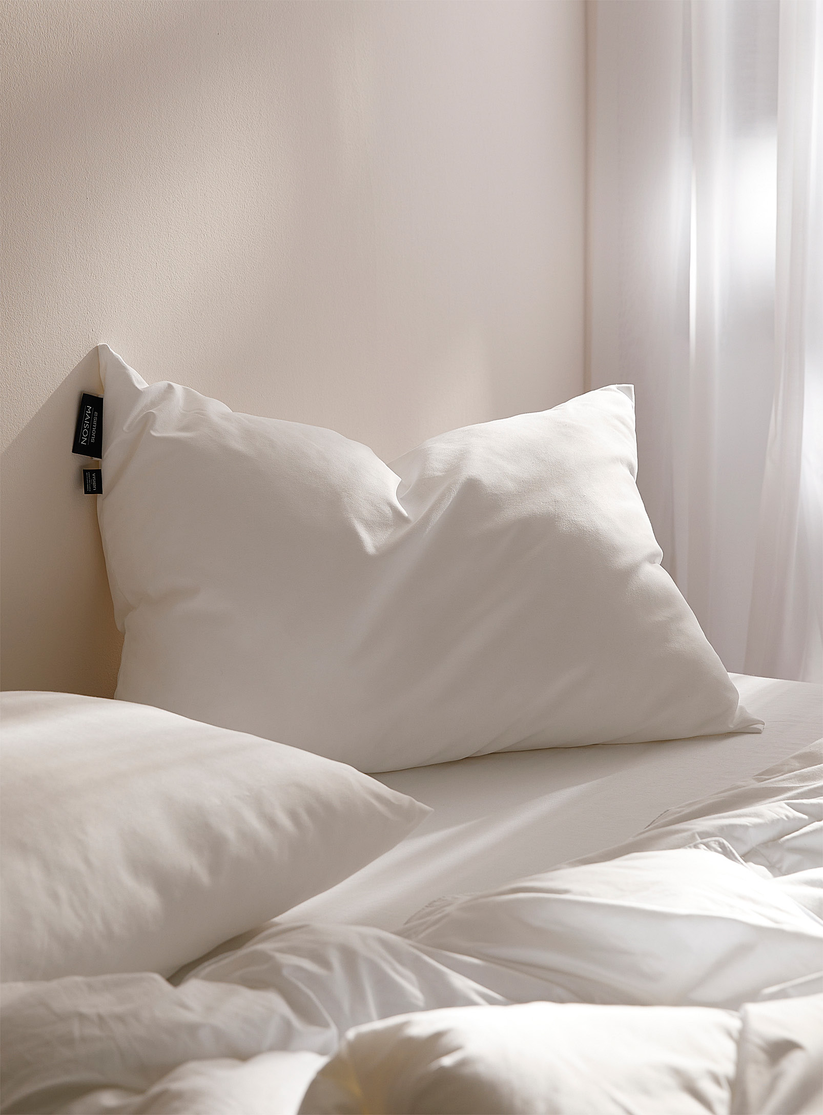 Simons Maison Evolution Pillow Semi-firm Support In White