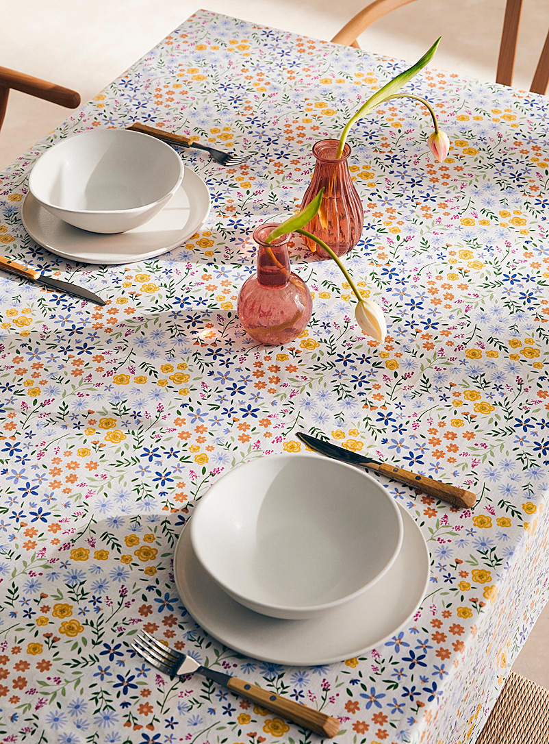 Simons Maison Patterned White Countryside flowers vinyl tablecloth