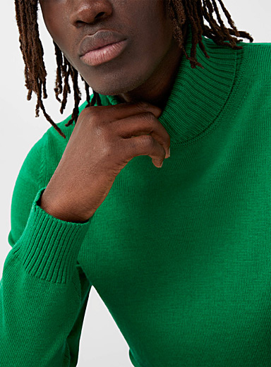 Saturated green turtleneck sweater 
