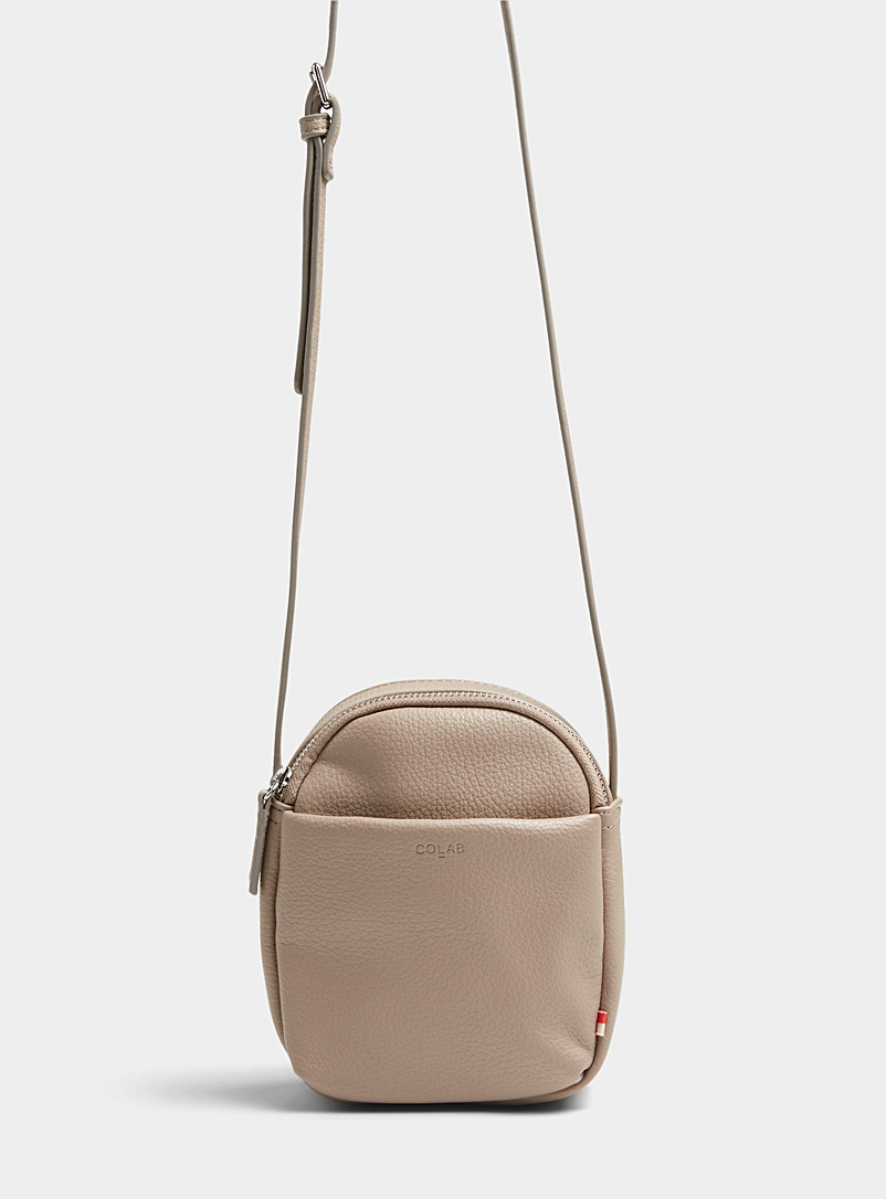 COLAB: Le sac bandoulière arrondie minimaliste Brun pâle-taupe pour femme