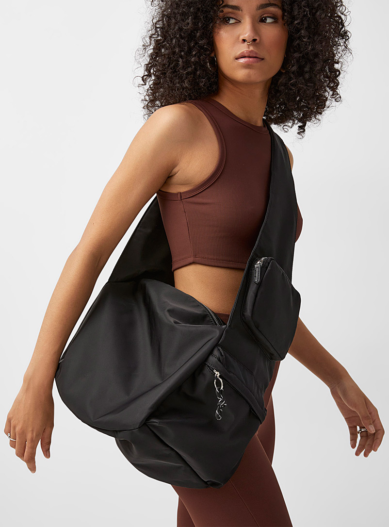 Simons: Le sac besace surdimensionnée recyclée Noir pour femme