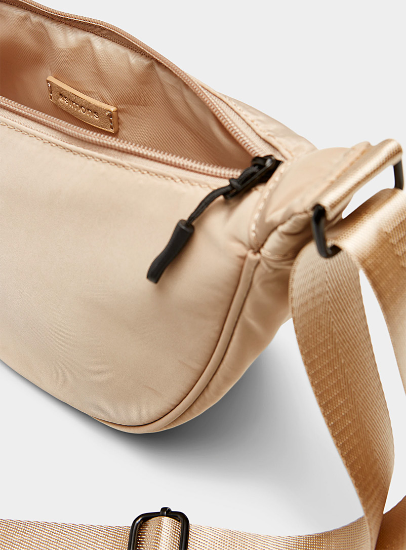 Simons: Le sac bandouli&egrave;re demi-lune Taupe pour femme