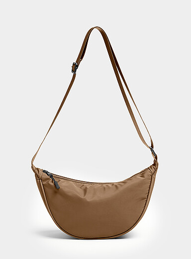 Le sac bandouli&egrave;re demi-lune