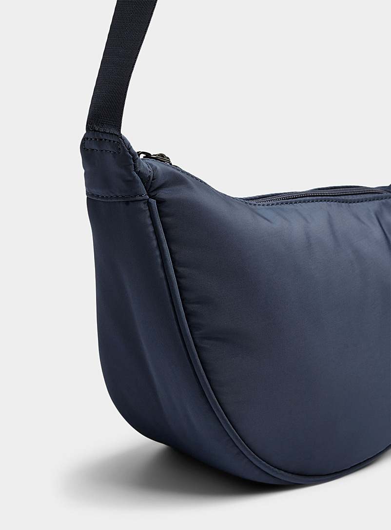 Simons: Le sac bandouli&egrave;re demi-lune Taupe pour femme