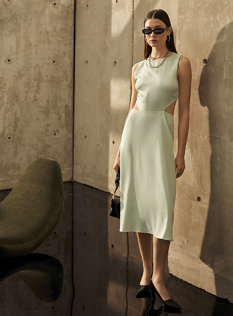 Icône: La robe satinée dos dévoilé Vert pâle-lime pour femme