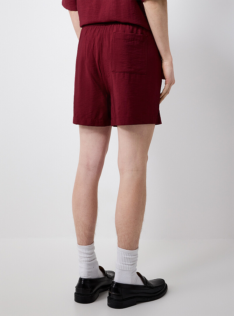 Le 31 Burgundy Fluid crinkled shorts <b>Inseam: 5.5" (14 cm)</b> for men