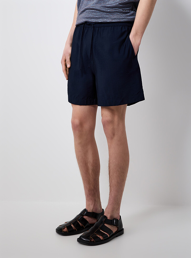 Fluid crinkled shorts Inseam: 5.5" (14 cm) product image 2