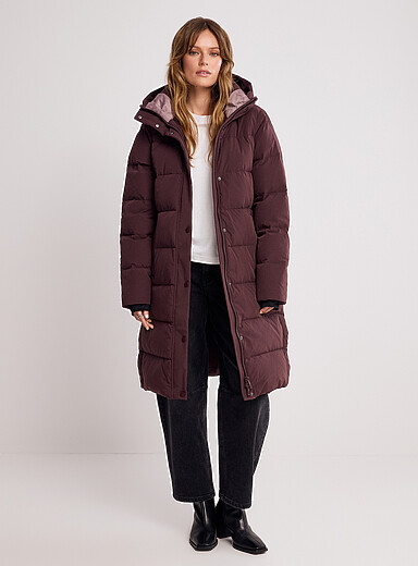 Contemporaine Plum Built-in hood long cloud puffer jacket for women