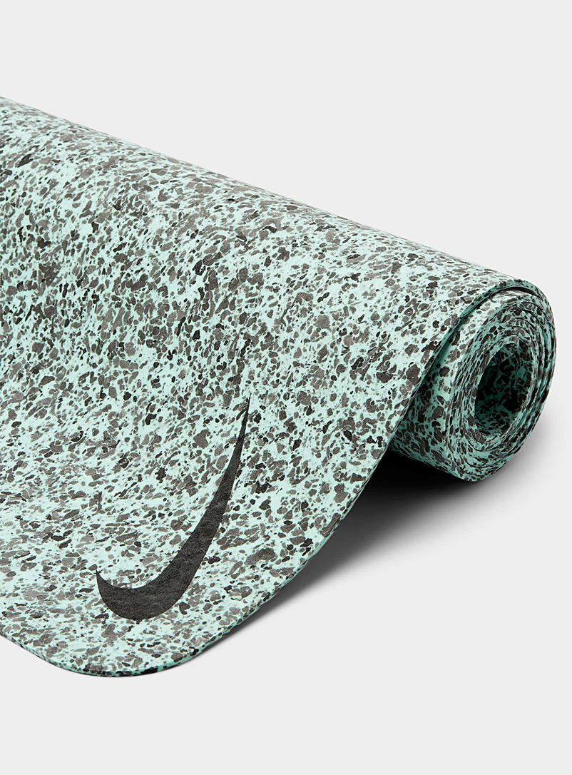 Nike: Le tapis de yoga Nike Flow Vert pâle-lime pour femme