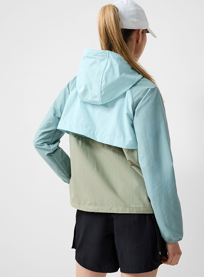 Columbia: La veste coupe-vent extensible couleurs blocs Spire Valley Bleu p&acirc;le - Bleu ciel pour femme