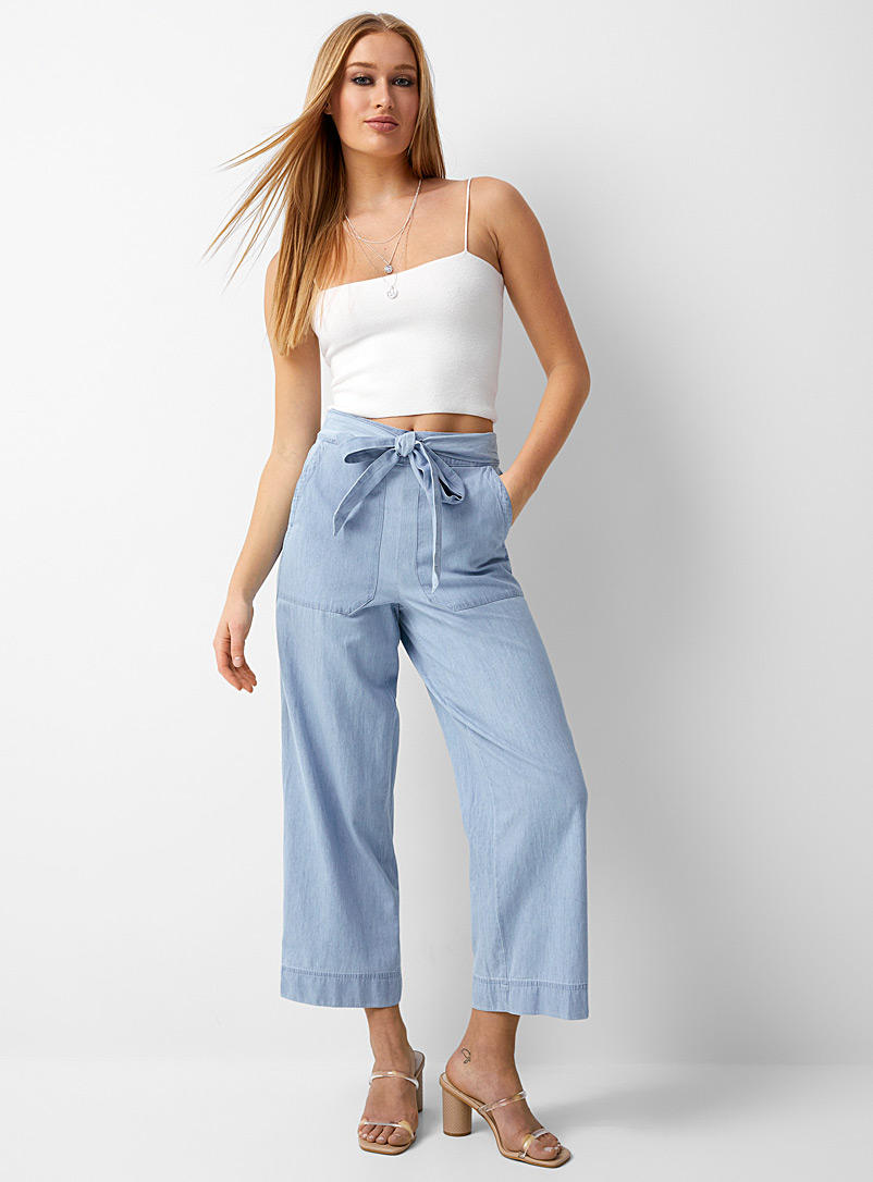 Icône Baby Blue Lightweight belted wide-leg pant for women