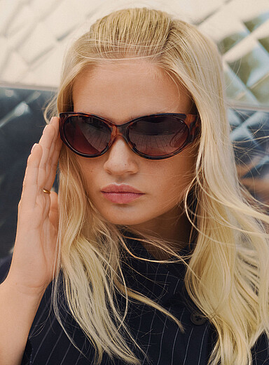 Arena wraparound oval sunglasses