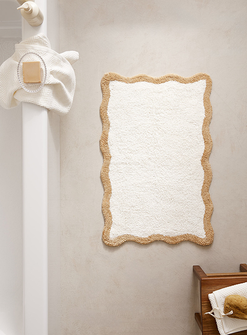 Simons Maison: Le tapis de bain coton recyclé bordure contraste 50 x 80 cm Blanc cassé