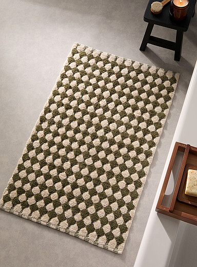 Popcorn texture bath mat