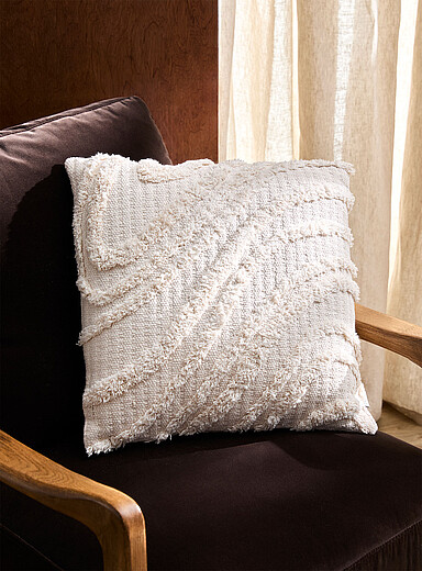 Wavy tufted cushion 45 x 45 cm