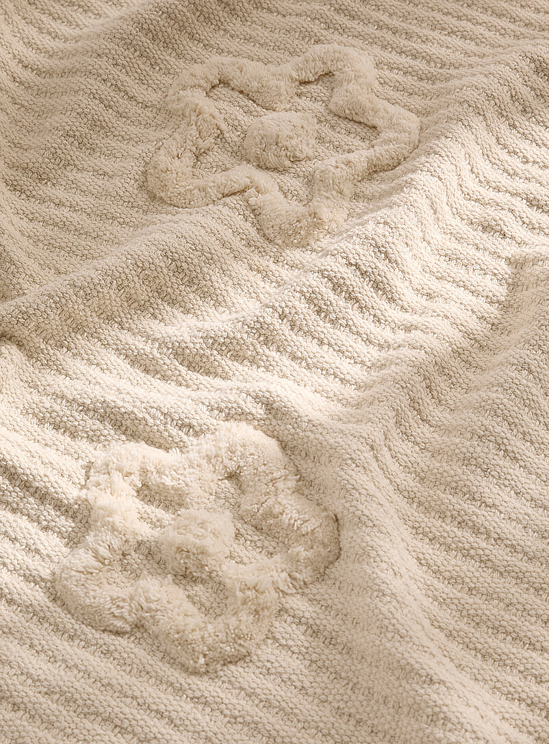 Simons Maison: Le jet&eacute; tiss&eacute; fleurs touffet&eacute;es 130 x 150 cm Blanc cass&eacute;