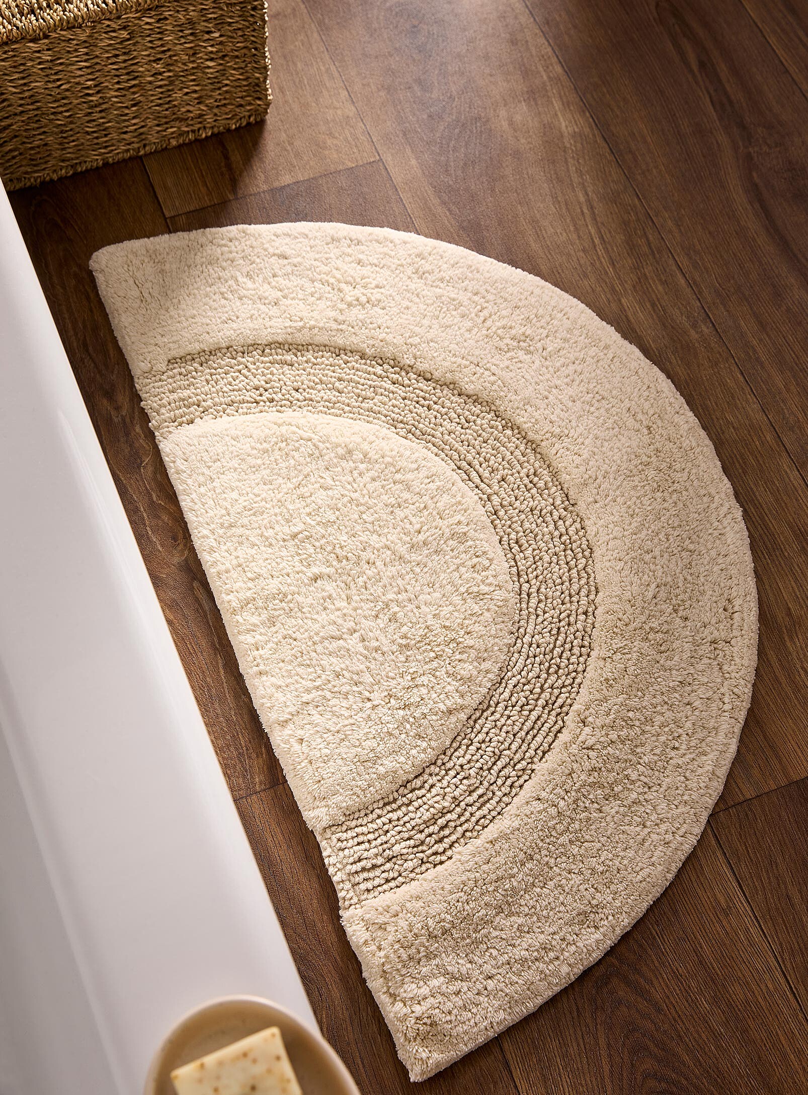Half-moon bath mat<br>39 x 70 cm