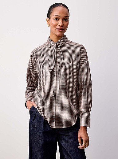Sess&ugrave;n: La chemise carreaux caf&eacute; col foulard Cecily Brun pour femme