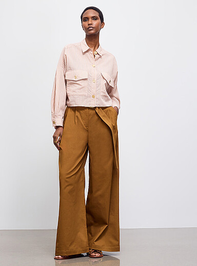 Le pantalon ceintur&eacute; Riva <b>Coupe : jambe large, taille haute</b>