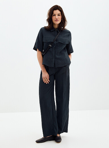 Sess&ugrave;n: Le pantalon rayures textur&eacute;es &agrave; plis Emisun <b>Coupe : jambe large, taille haute</b> Vert pour femme