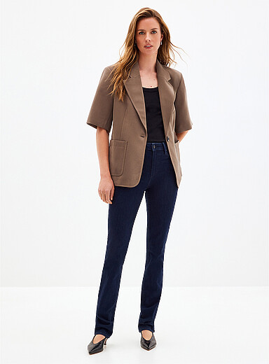 Le jean Hoxton fonc&eacute; <b>Coupe : jambe droite, taille r&eacute;guli&egrave;re</b>