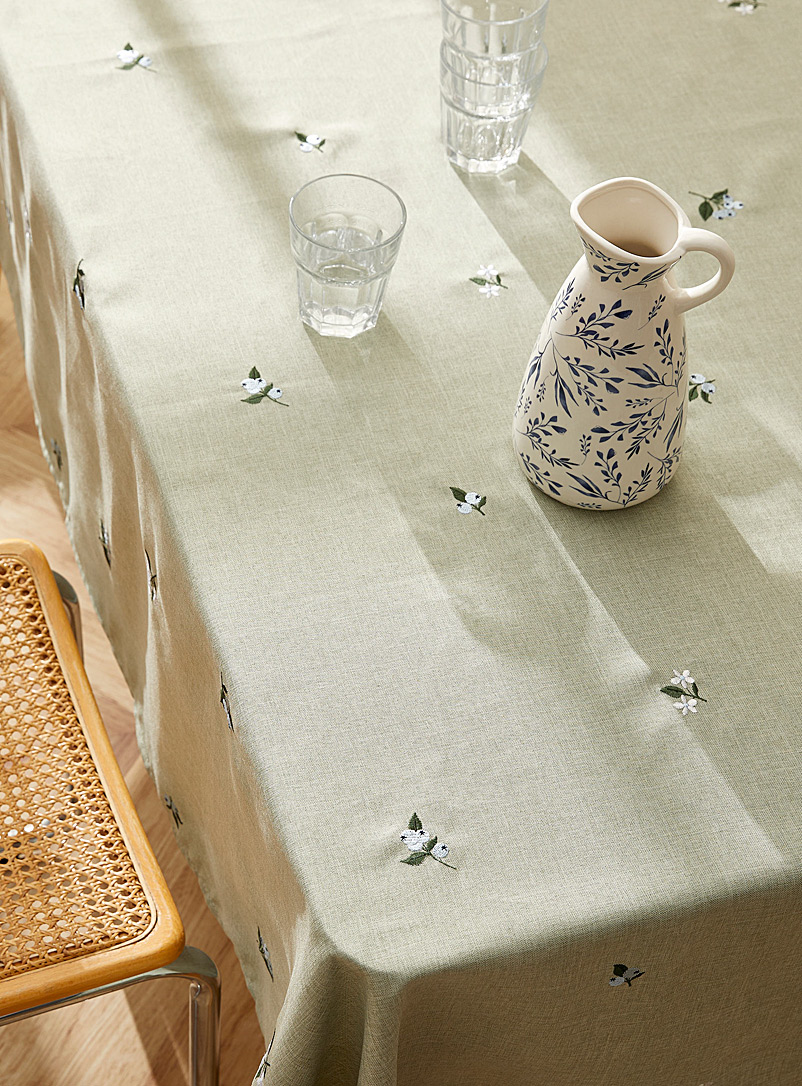 Simons Maison Patterned Green Embroidered blueberry tablecloth