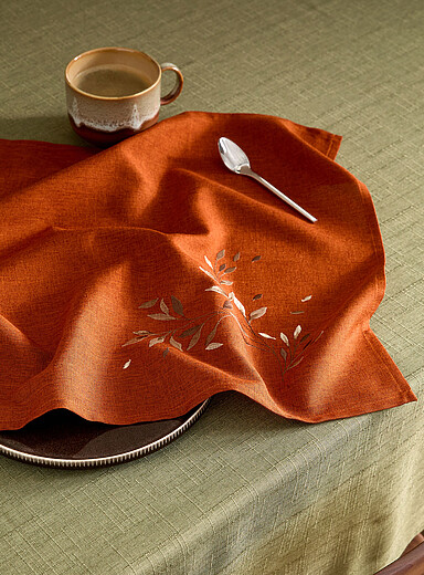 La serviette de table brod&eacute;e r&eacute;colte automnale