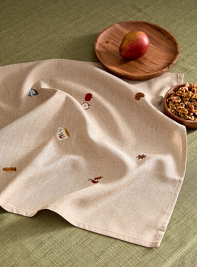 Fall season embroidered napkin