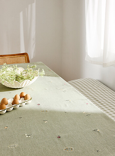Simons Maison: La nappe brod&eacute;e cocos du printemps <b>Collection de P&acirc;ques</b> Vert sauge