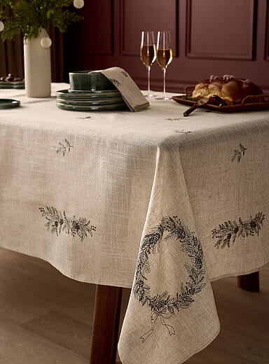 Simons Maison: La nappe brod&eacute;e branches de gui touche de lin <b>Collection de No&euml;l</b> &Eacute;cru &agrave; motifs