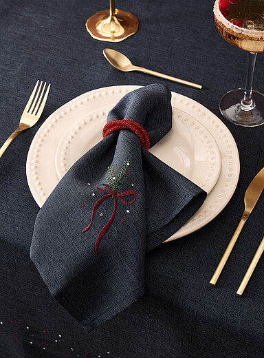 Winter branches embroidered napkin <b>Christmas Collection</b>