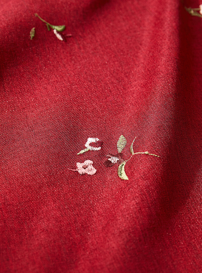 Merlot flowers embroidered tablecloth product image 2
