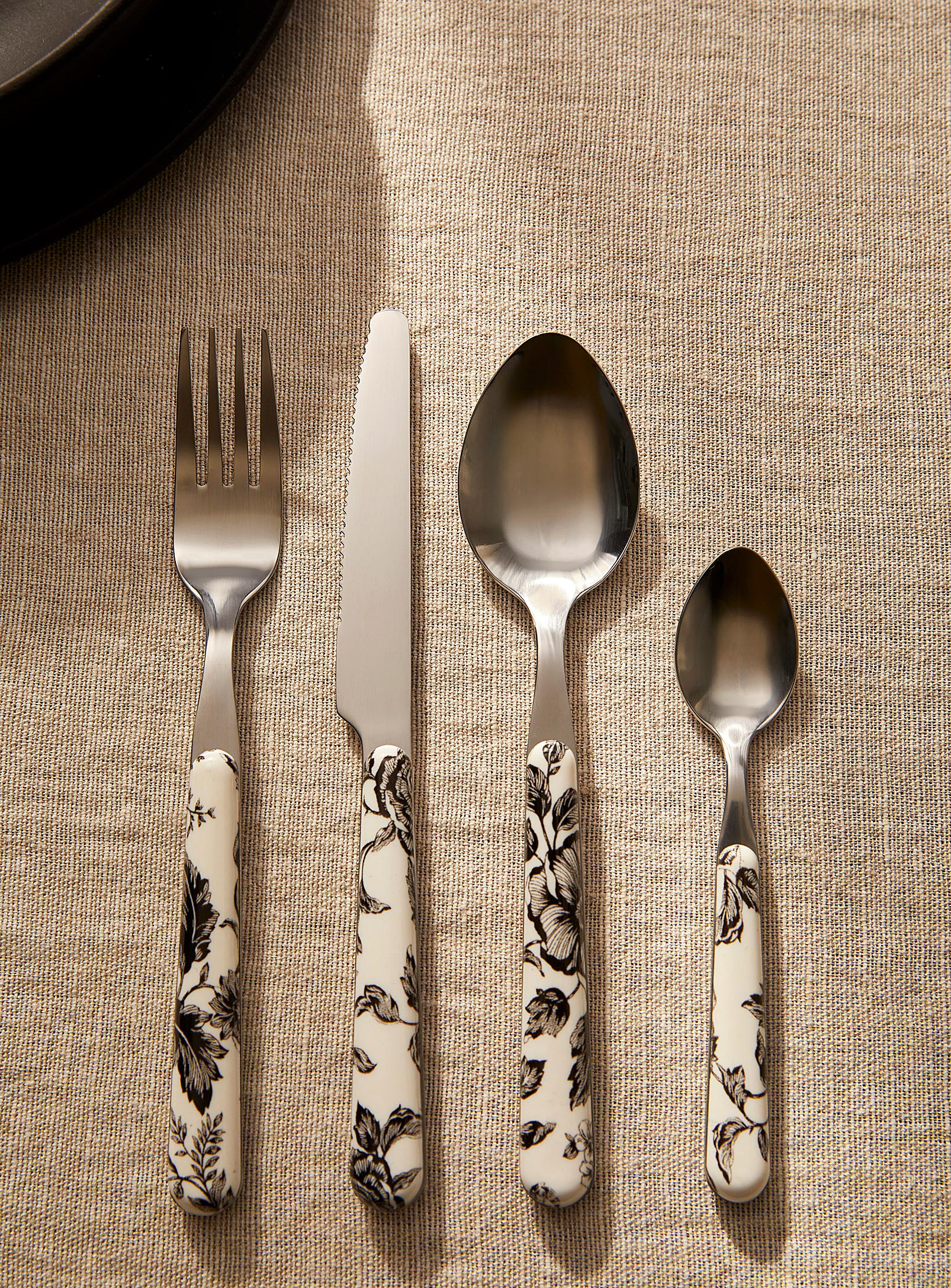 Simons Maison - Contrasting flowers utensils Set of 16